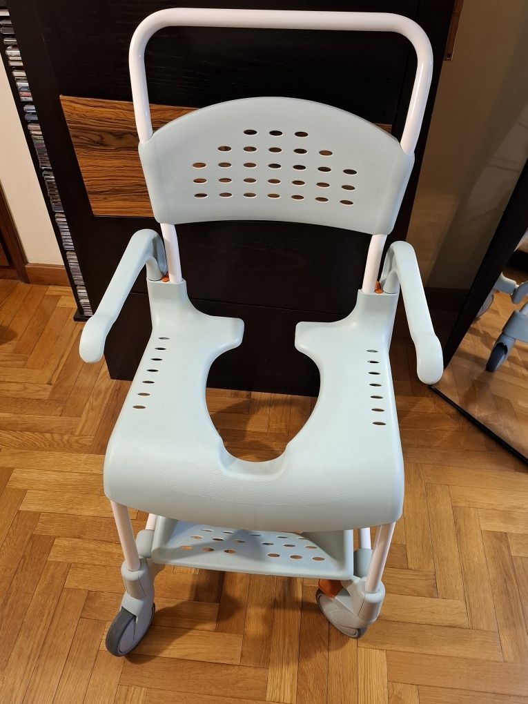 Cadeira Sanitária e Banho com rodas - ETAC CLEAN NOVA
