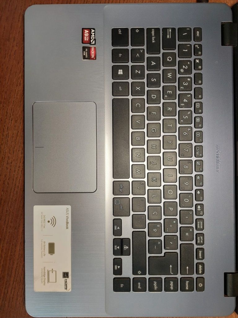 Portátil Asus VivoBook AMD 9 / 4GB ram / 1TB HDD / AMD Radeon M420