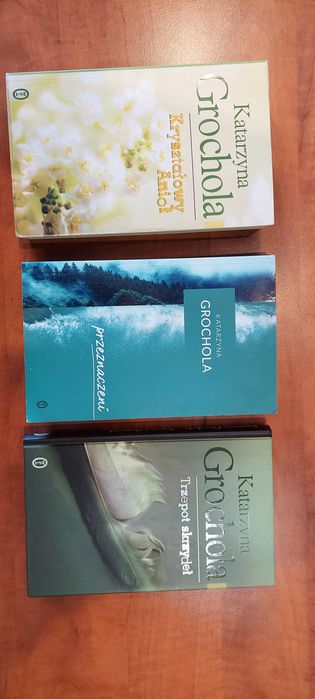 Grochola, Kryształowy, Przeznaczeni, Trzepot Skrzydeł