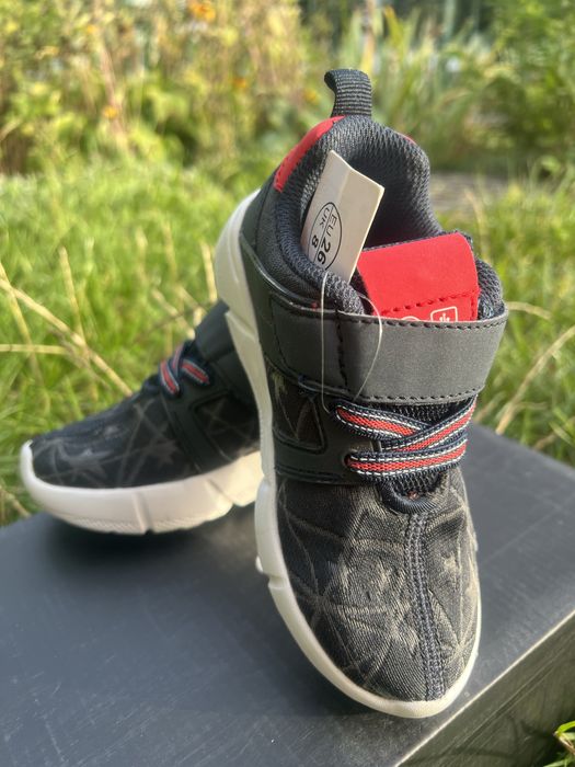 Дитячі кросівки що світяться