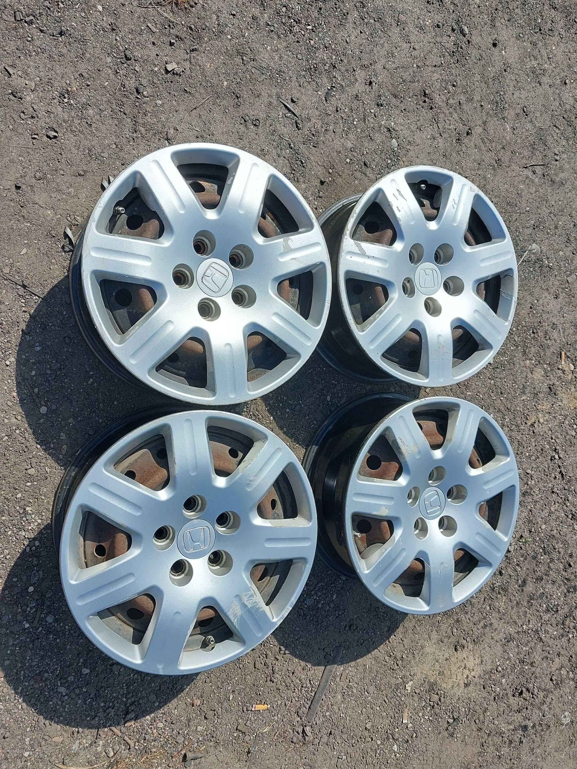Felgi stalowe 16 5x114,3 Honda plus kolpaki Montaż