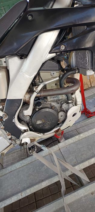 Segue para venda Honda CRF 250R black edition com o reboque