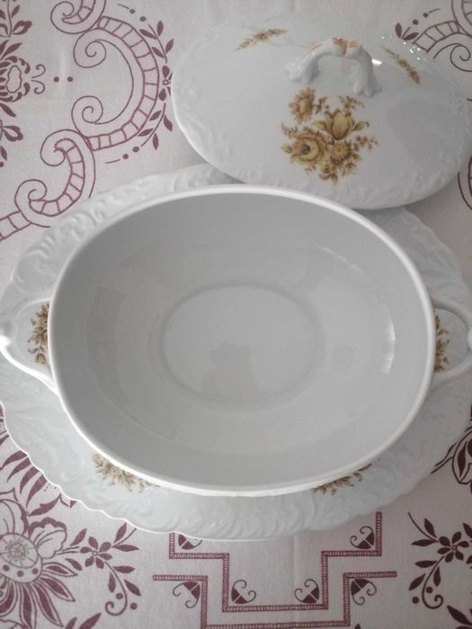 Terrina de porcelana fina para sopa  ou outros nova