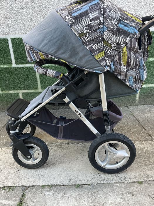 Прогулочна коляска