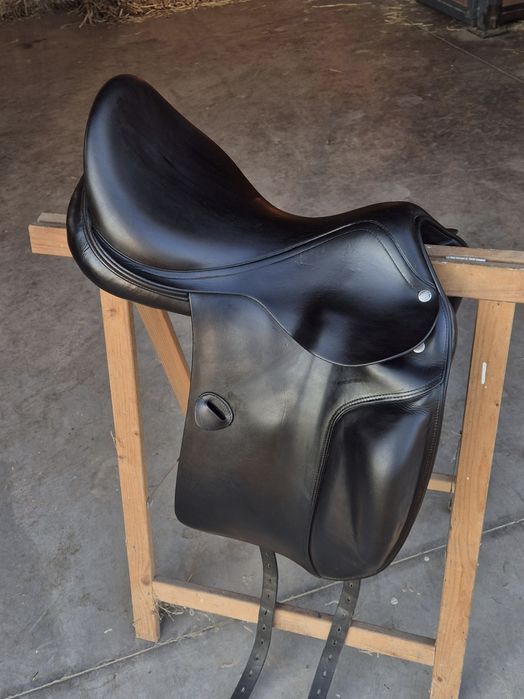 Czarne Siodło ujeżdżeniowe amerigo vega 17 M wełna