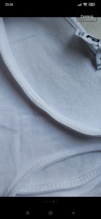 crop top bluzka z długim rękawem z wycięciem rozcięciem prążkowana