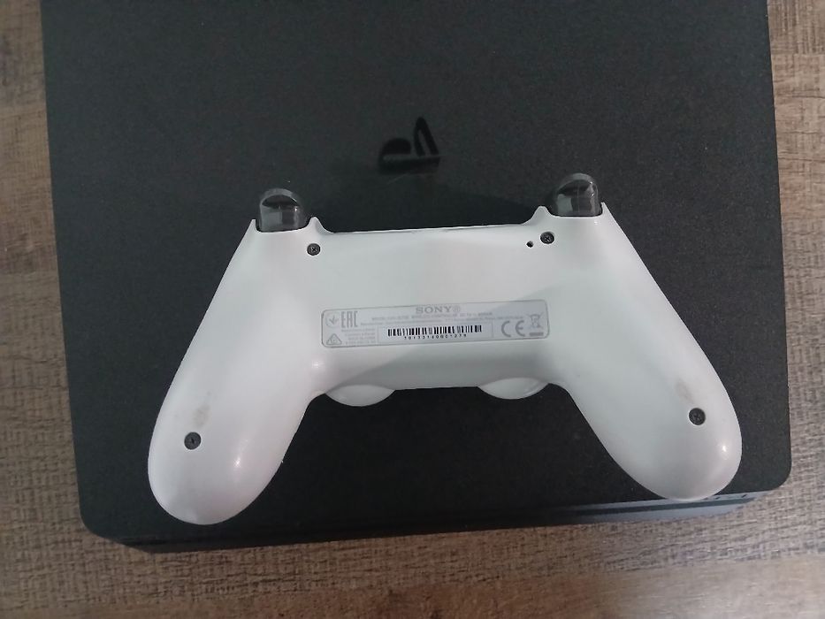 Пс4 слім на 1тб з білим джостиком
