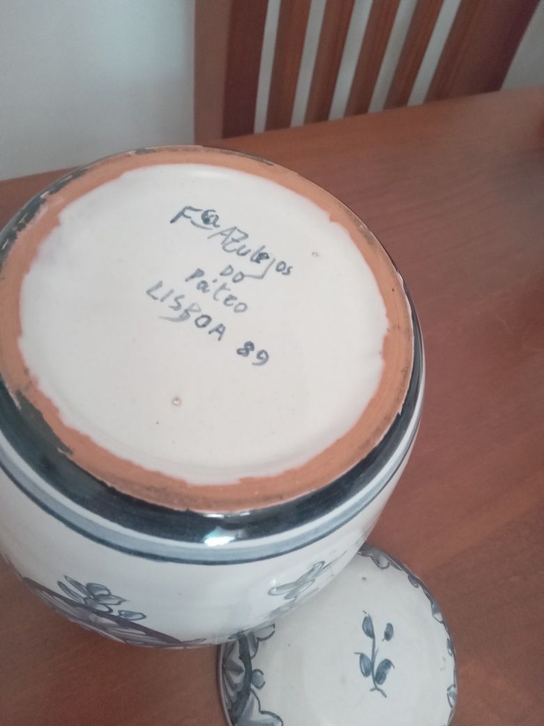 Pote em cerâmica,  de coleção,  Fábrica do Azulejo, do Pateo Lisboa 89