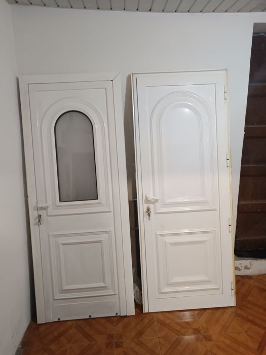 Portas de alumínio com canhões novos