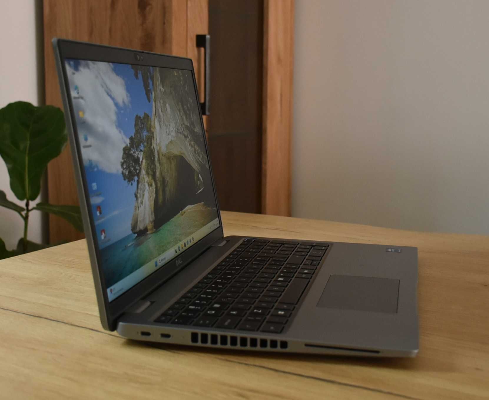 Dell Latitude 5550 Core Ultra 5 135U 16G Intel UHD 512GB NFC FHD W11 P
