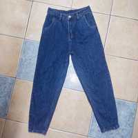 Spodnie jeansowe o kroju mom rozmiar S-M