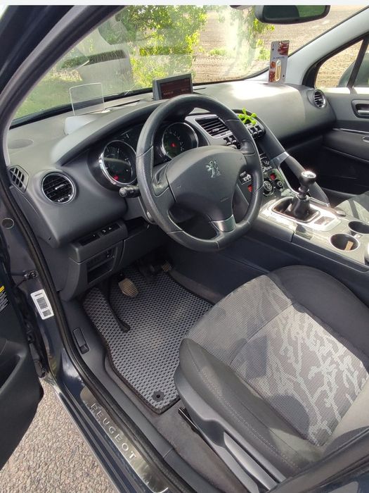 Пежо 3008  2011 року