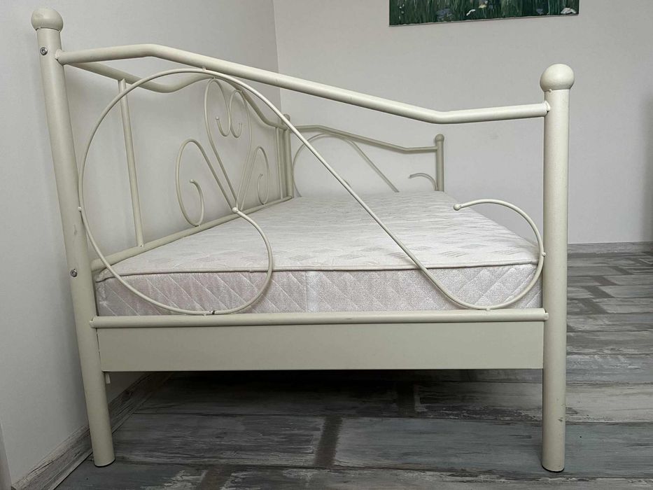Łóżko z materacem 90/200