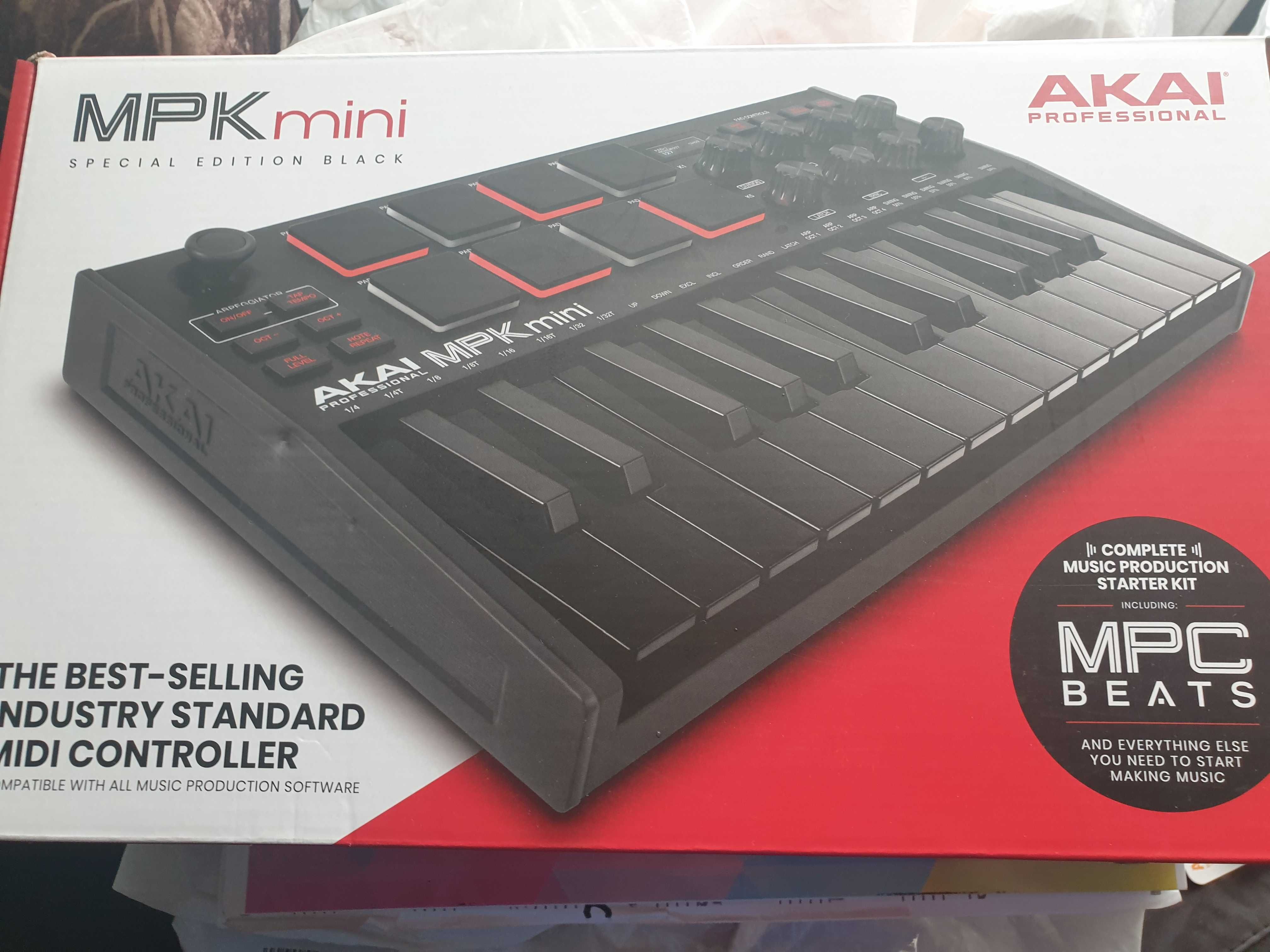 Akai keyboard syntezator