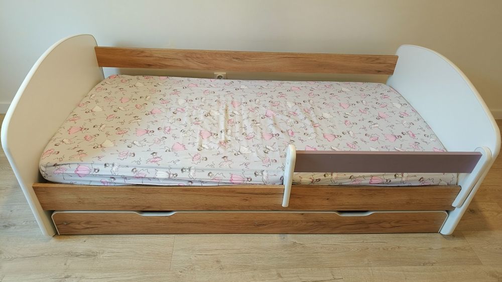 Łóżko dziecięce 90x180 + materac + szuflada stan bardzo dobry