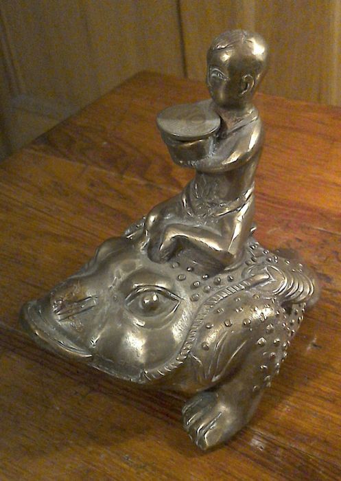 Подсвечники. Бронза. Китайский сервис . Фарфор.На случай блекаута.