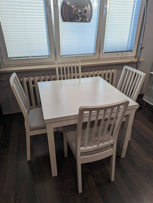 Biały stół rozkładany IKEA BJURSTA 90-168x90 + 4 krzesła IKEA EDEKALEN