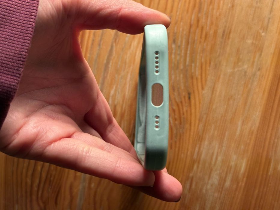 2 etui na iPhone 13 Pro – używane, bardzo dobry stan