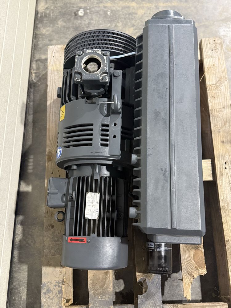 Вакуумний насос BUSCH R5 RA0160D