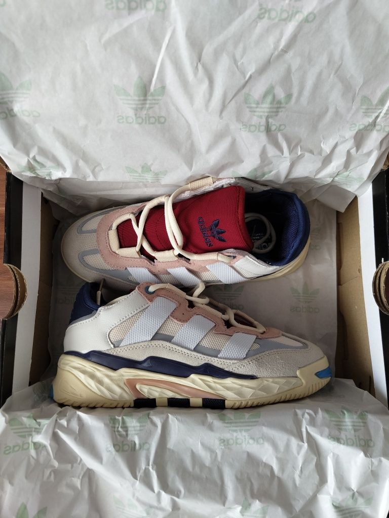 жіночі кросівки adidas niteball off white cream white