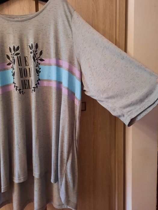 Rozm.58 szara tunika z napisem