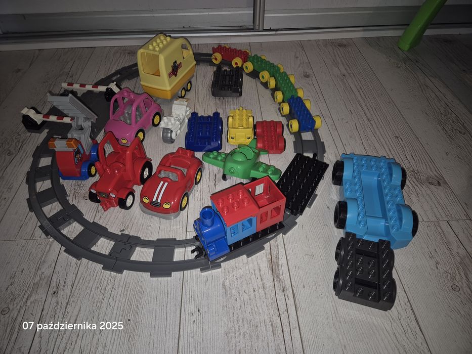 Duży zestaw klocków Lego Duplo ze stolikiem 6 kg