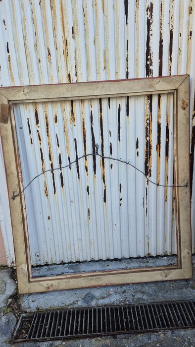 Molduras grandes em madeira