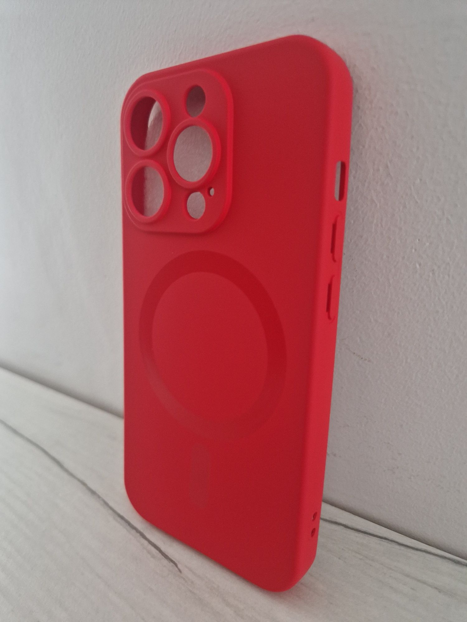 TEL PROTECT MagSilicone Case do Iphone 15 Pro Czerwony
