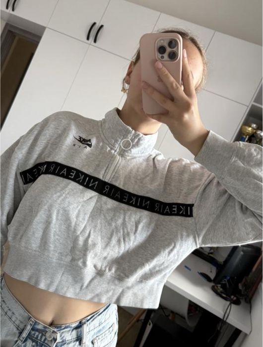 Сіра кофта найк.