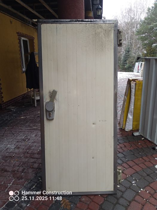 Drzwi do chłodni otwierane