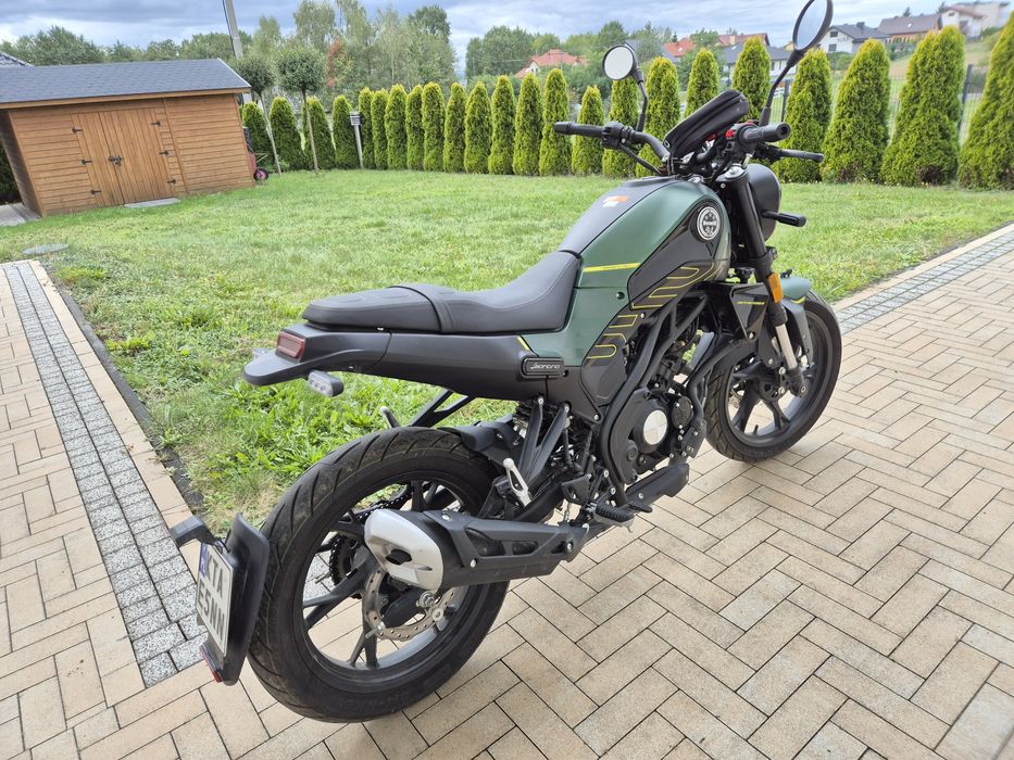 Benelli Leoncino 125