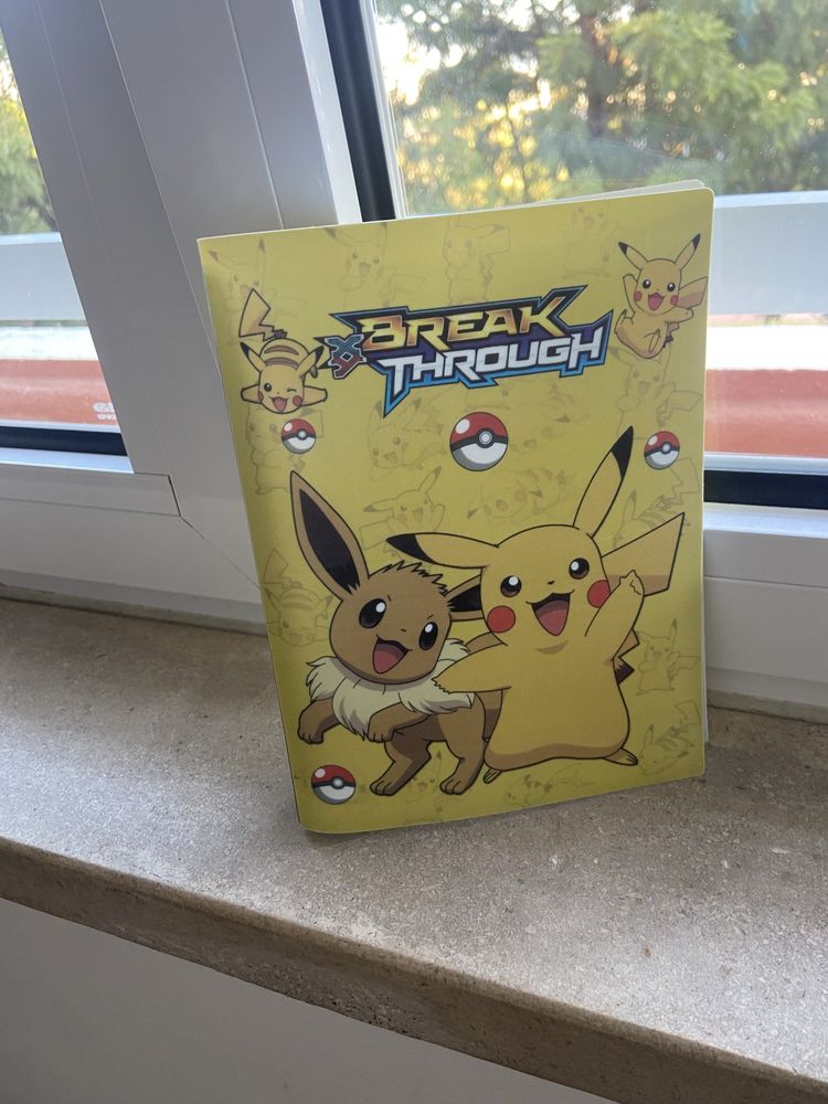 Caixas e cartas pokemon muito variada