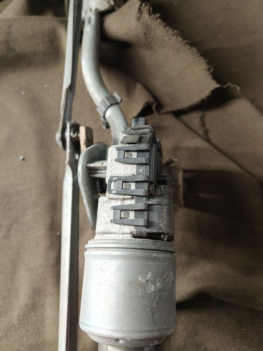 Mechanizm wycieraczek silniczek ramię ramiona wycieraczek audi A4 b6