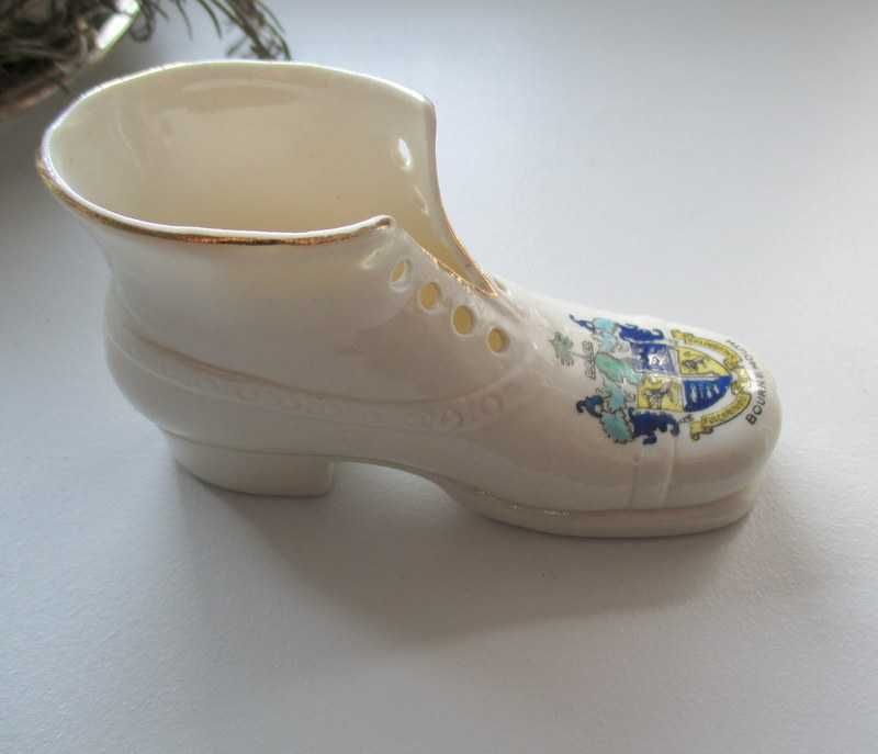 vintage porcelanowy bucik miniatura