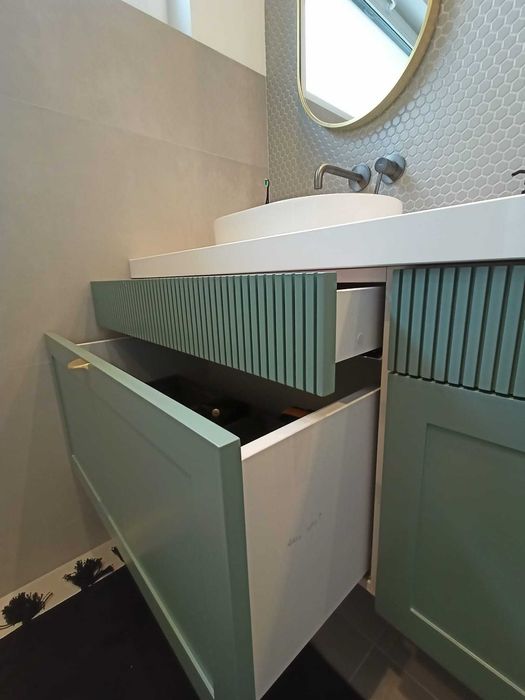 Lakierowanie frontów, blatów, drzwi, mebli oraz renowacja - Lakiernia