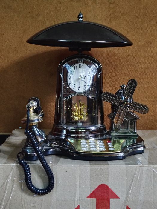 Продам ретро телефон з годинником та зі світильником.