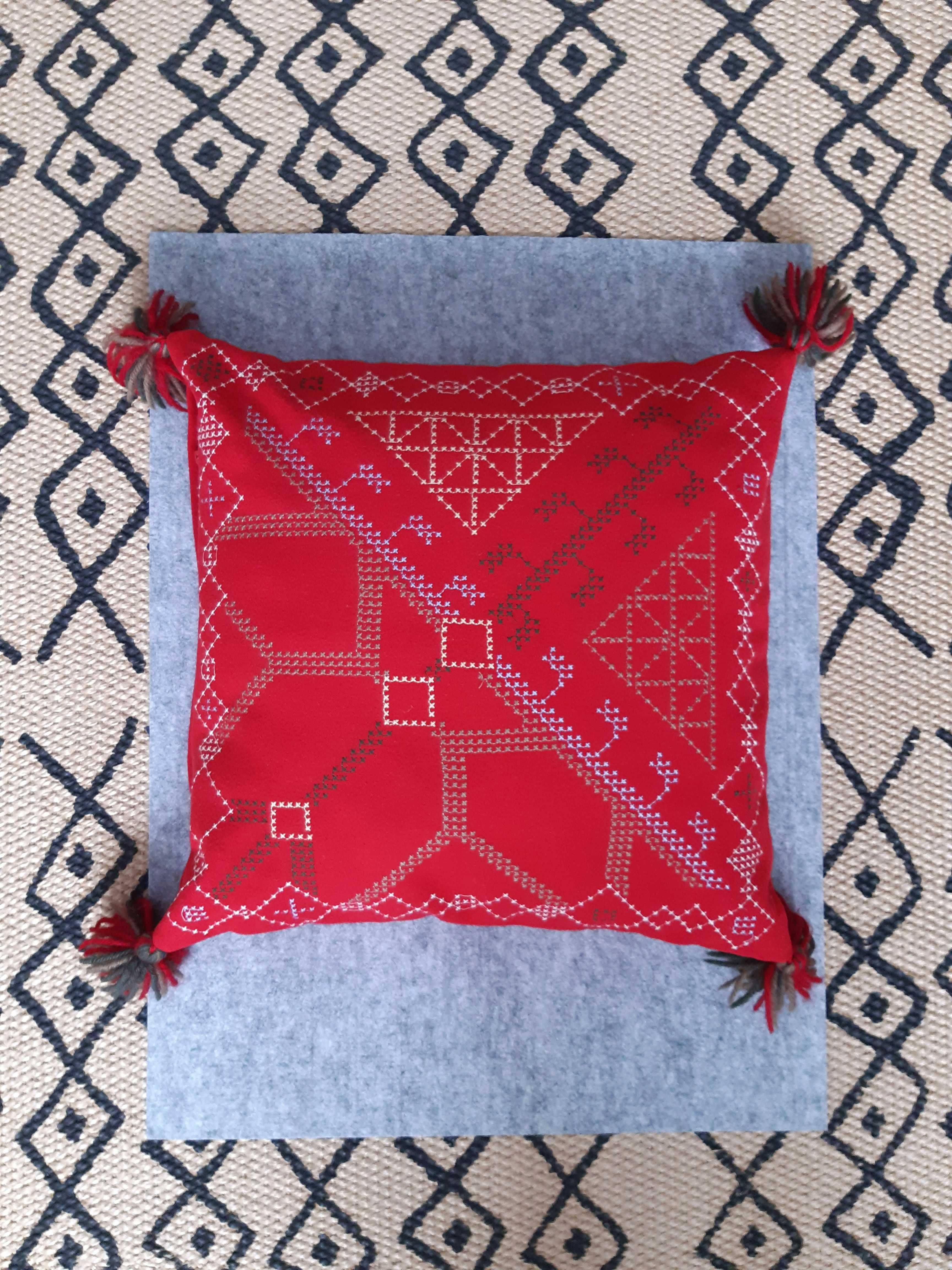 Ikea BIRGIT LINJE ozdobna poszewka na poduszkę, haftowana czerwona