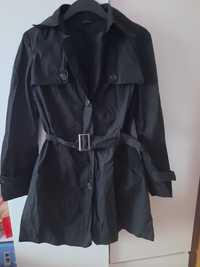 Czarny płaszcz Sisley