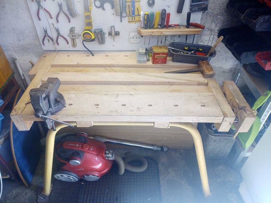 Strugnica, warsztat stolarski, stół warsztatowy.
