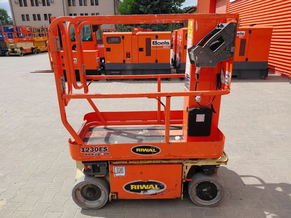 JLG 1230ES  Podnośnik masztowy JLG 1230ES
