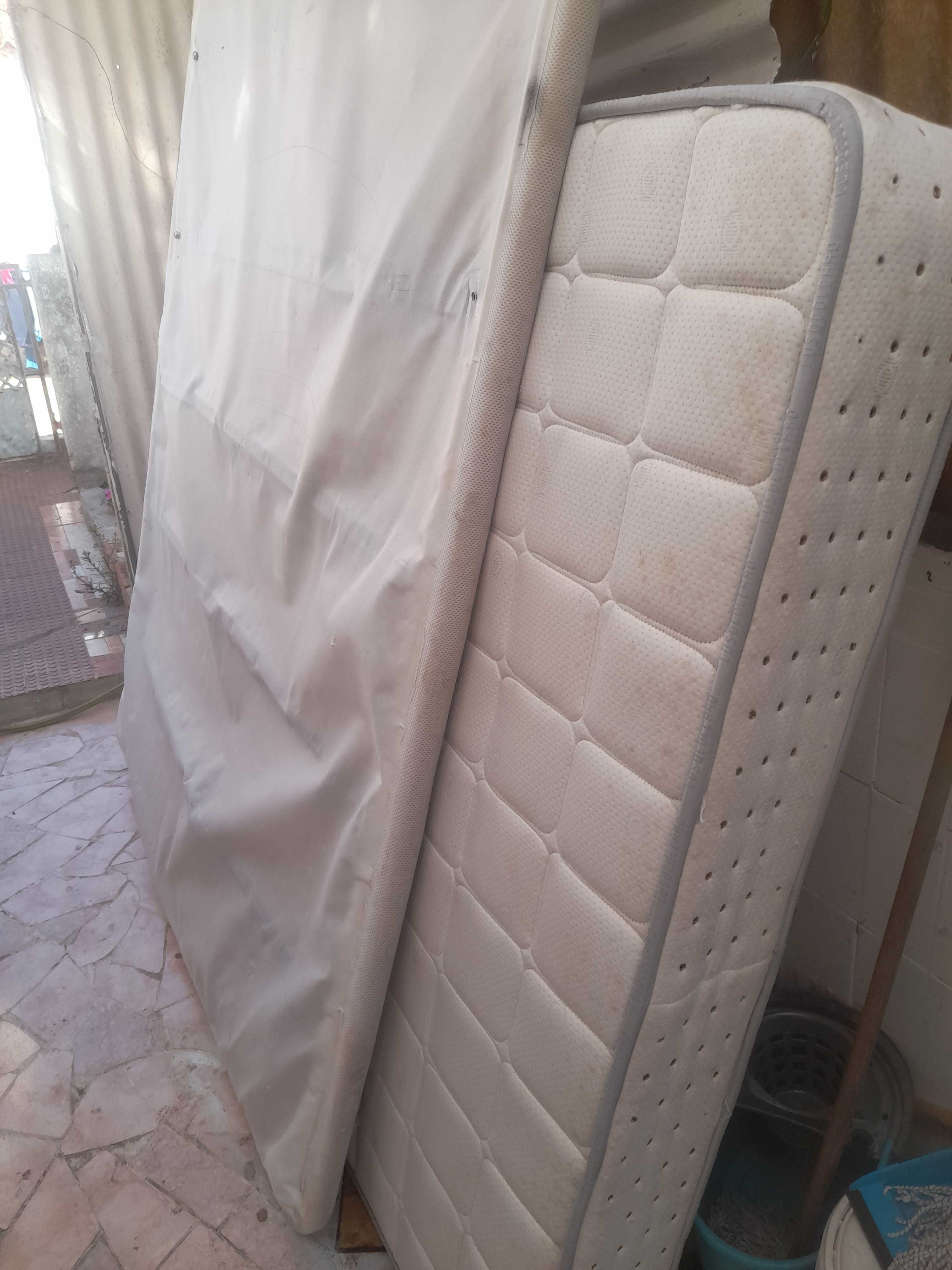 Cama de casal branca ikea