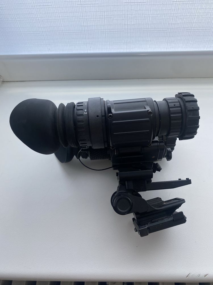 Пнб з кріпленням бінокуляр pvs 31 (3+)