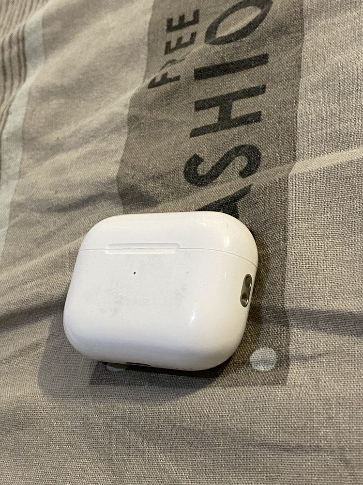 Продам кейс apple Airpods pro 2 typci нового типу