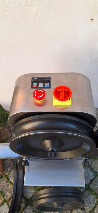 Maquina Formadora Brigadeiros e outros produtos alimentares