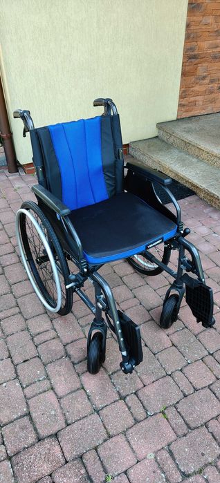 Wózek inwalidzki ze stopów lekkich Vermeiren D200.