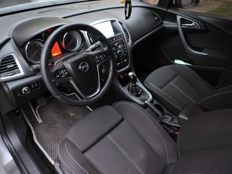 Opel Astra K 2014 торг уместен