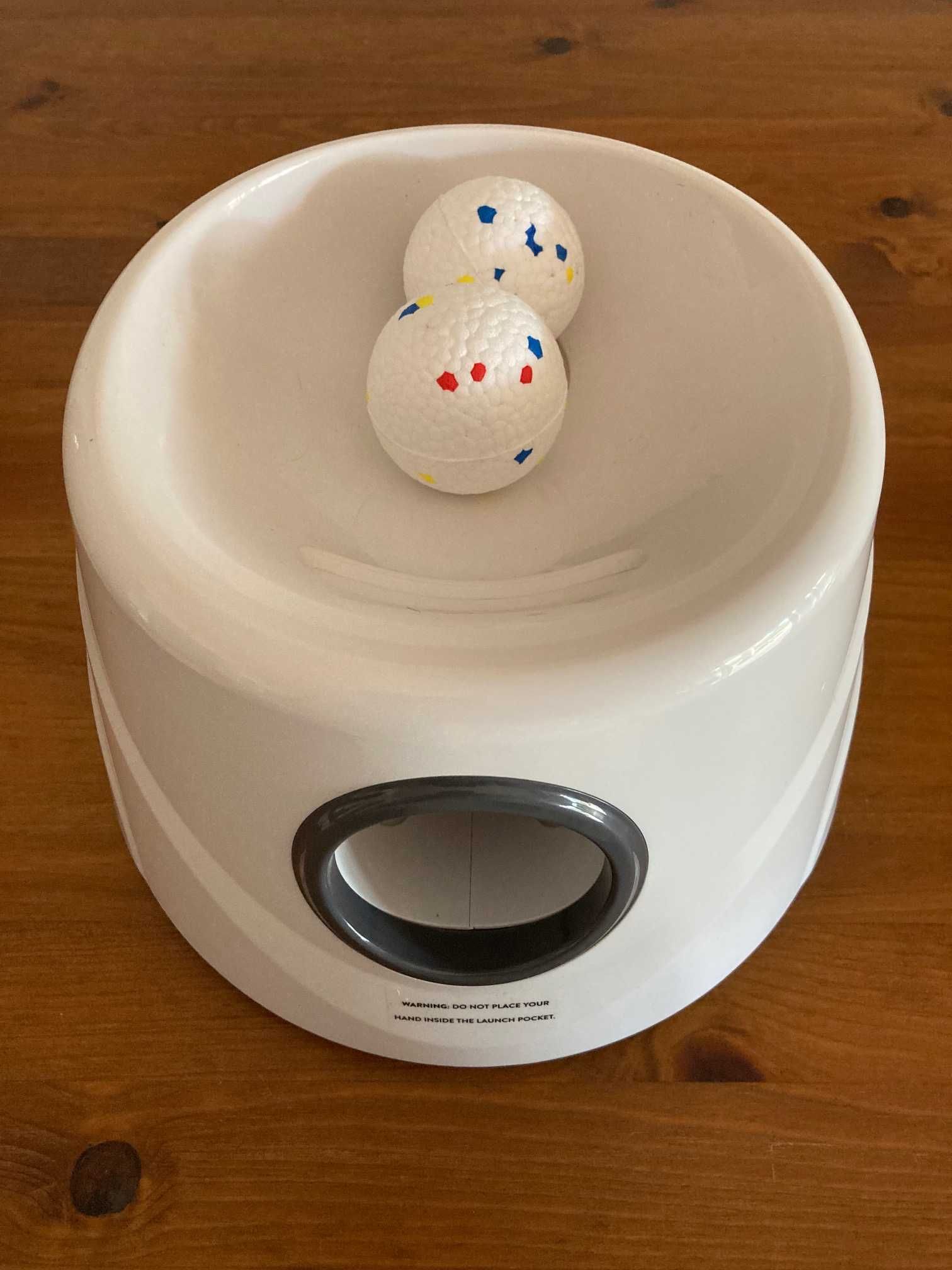 Lancador de bolas automatico para caes