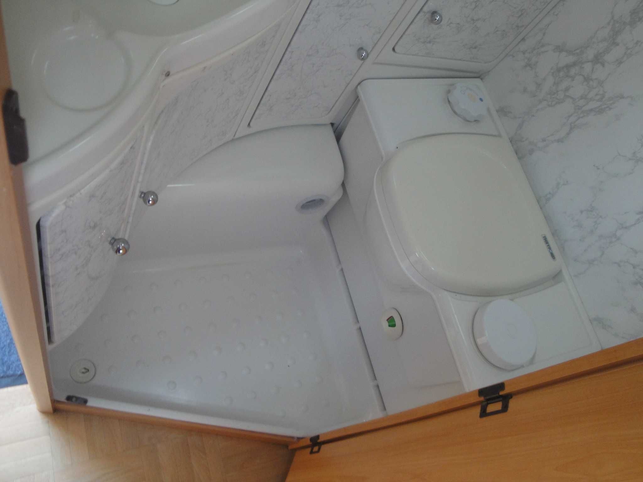 Zarezerwowana!  Lmc  ,waga Dmc 1200 kg , wc , namiot pełen łóżko