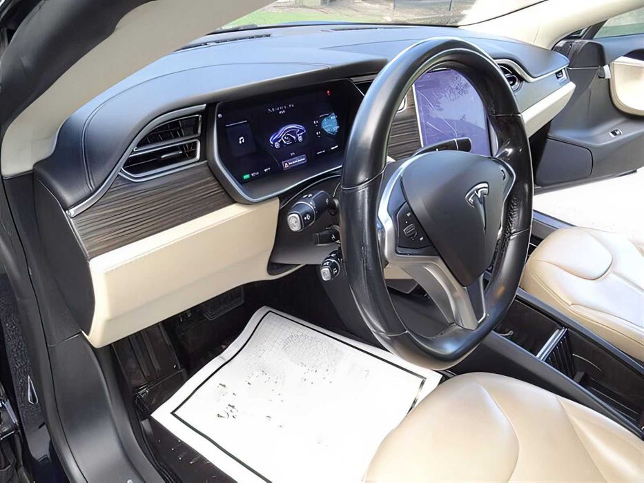 Tesla Model S      2015