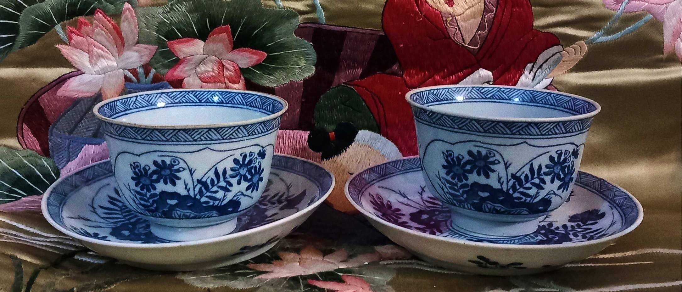 Par de xícaras e pires de porcelana asiática antiga,